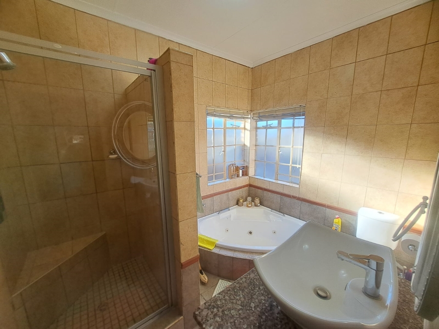 3 Bedroom Property for Sale in Heuwelsig North West